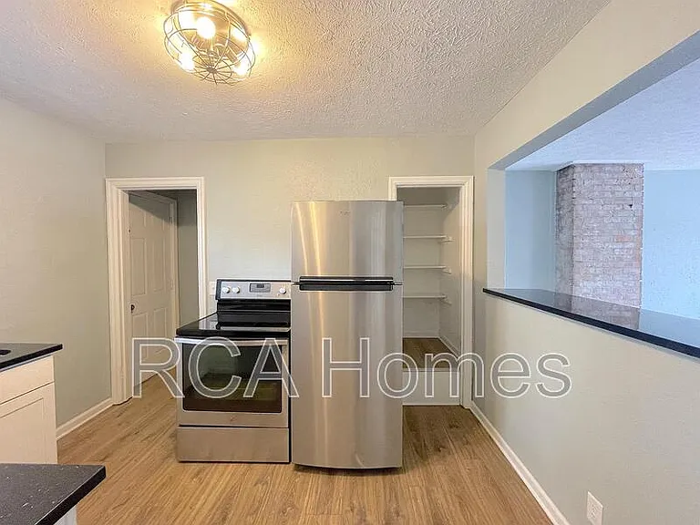 520 E 32nd St — Photo 7