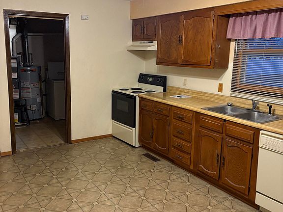 3rd image of 402 S Stockdale Ln