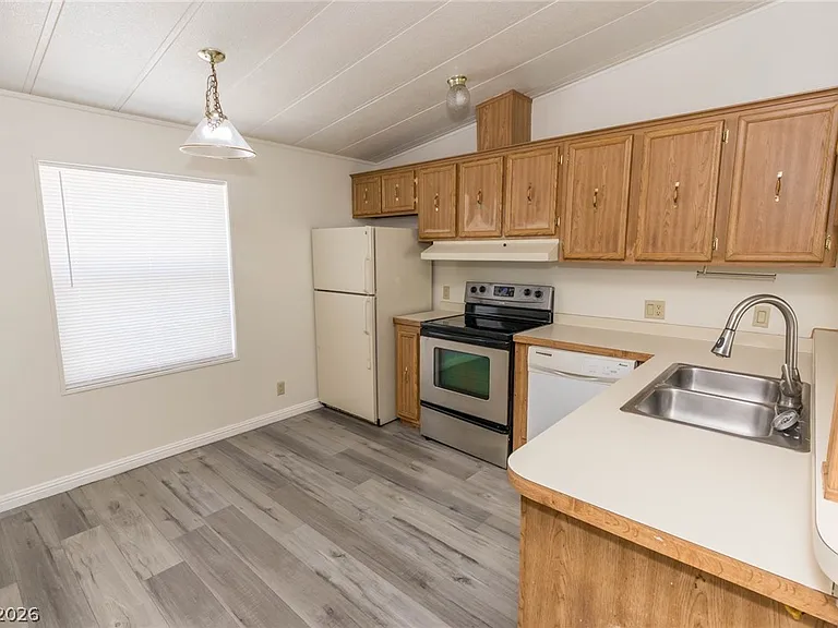1130 E Mesquite Ave — Photo 7