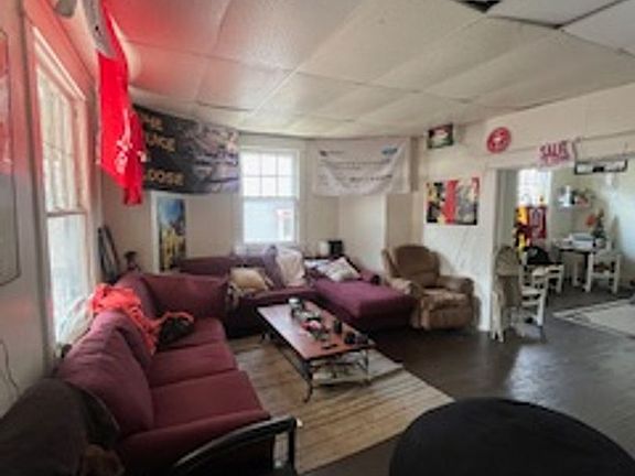 5th image of 725 E 2nd St