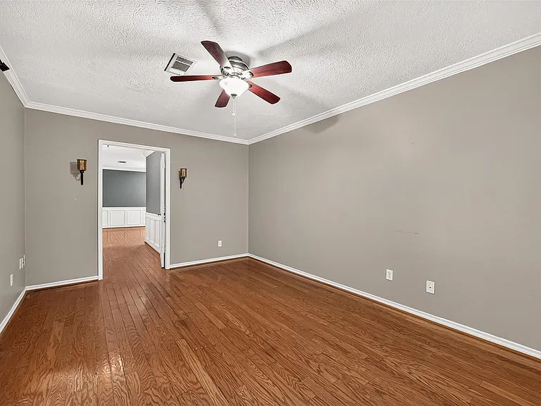 1007 E Baker Rd — Photo 34