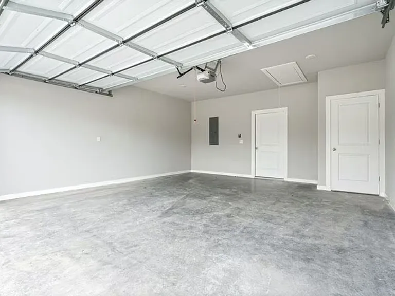 275 N Hunter St — Photo 12