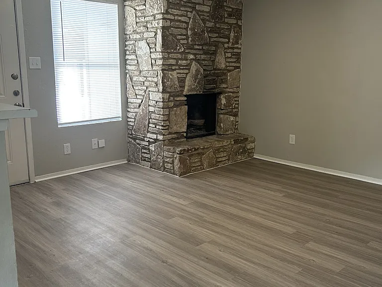 821 Bracewood Cir #B — Photo 13
