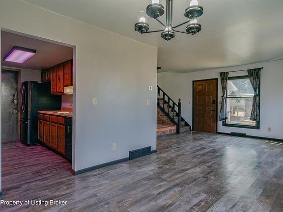 4th image of 660 27th St W