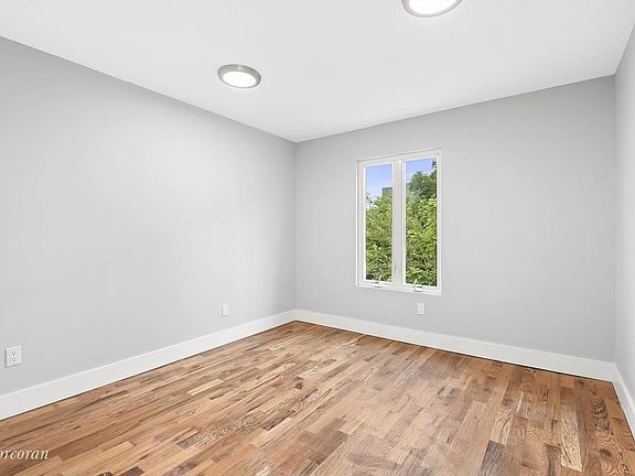 5th image of 221 Tompkins Ave #2