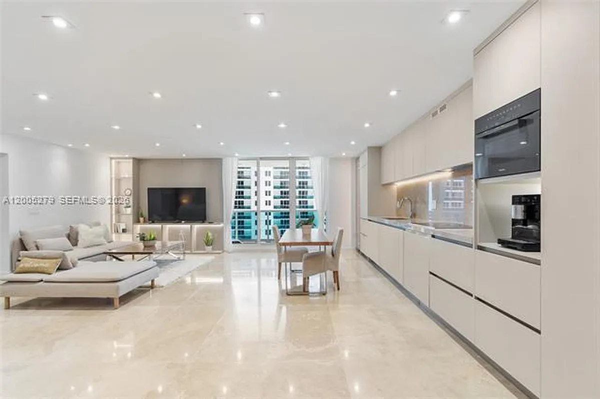 Building Photo - 2301 Collins Ave #1011-1012