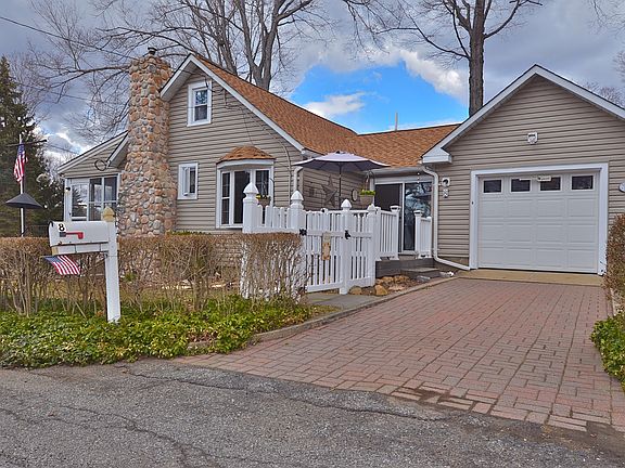 Corner Lot/Paver drive