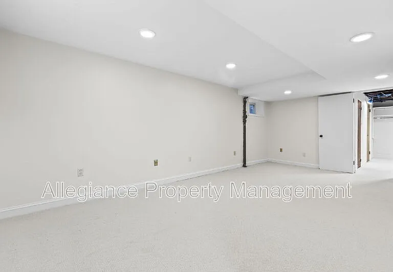 3548 N Valley St — Photo 35