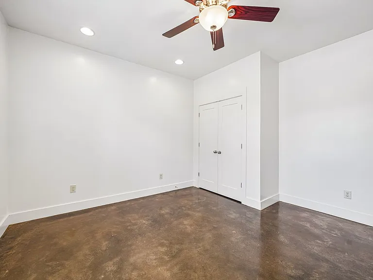 Beverly Townhomes — Photo 14