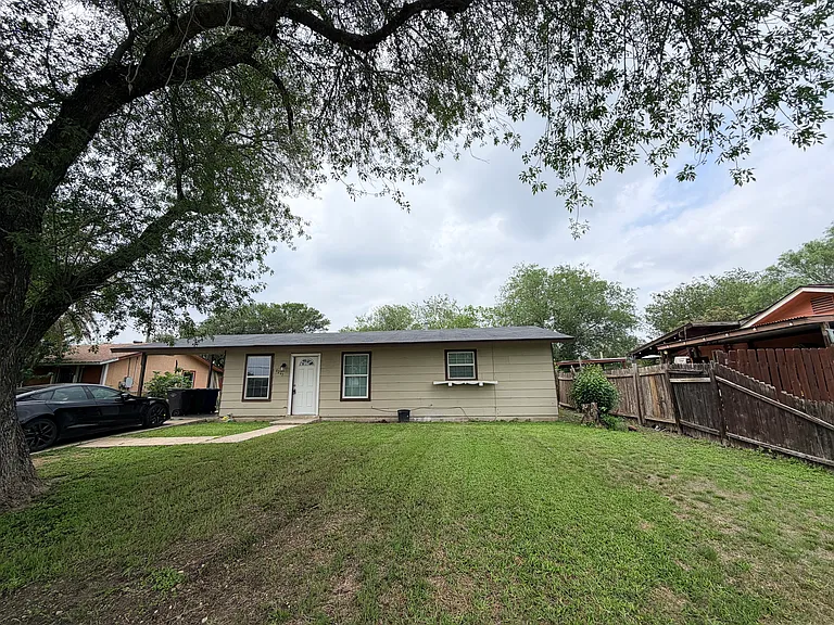 6243 Indian Valley Dr — Photo 2