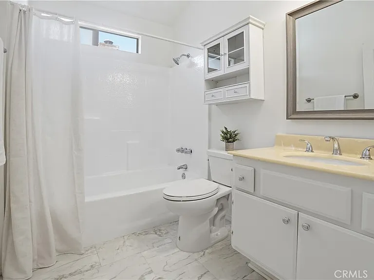9960 Owensmouth Ave — Photo 18