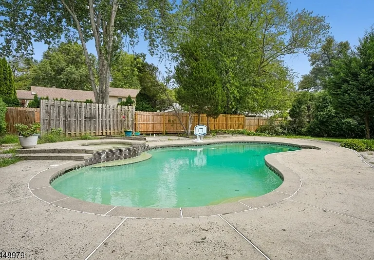 54 Canterbury Dr — Photo 30