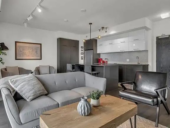 2nd image of 428 Sparks St #808
