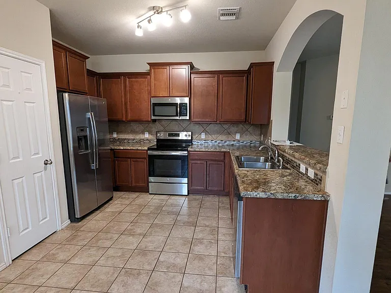 6627 Ambrose Cir — Photo 11