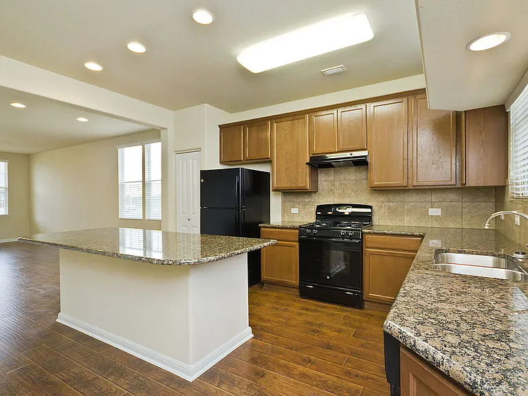 335 Rachel St — Photo 13