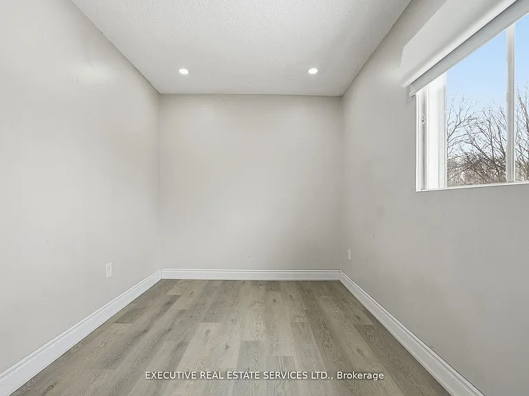 69 Lorraine Cres — Photo 24