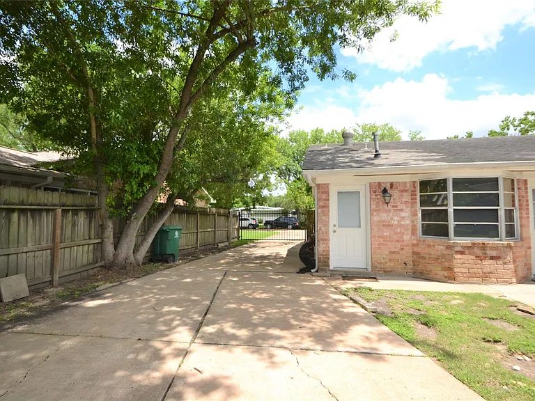 12711 Westleigh Dr — Photo 34