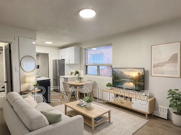 60 Triller Ave #3, Toronto, ON M6R 2H8