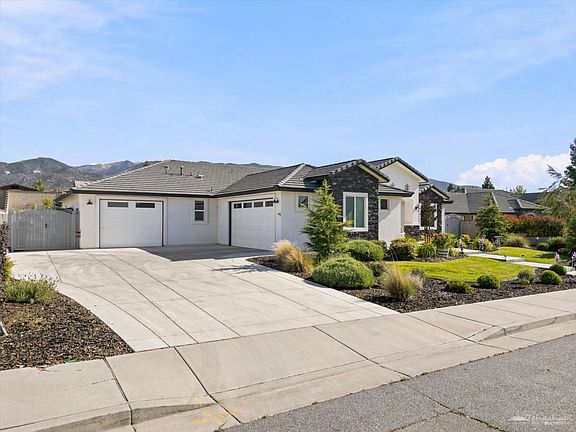 3rd image of 410 Rosehaven Ln