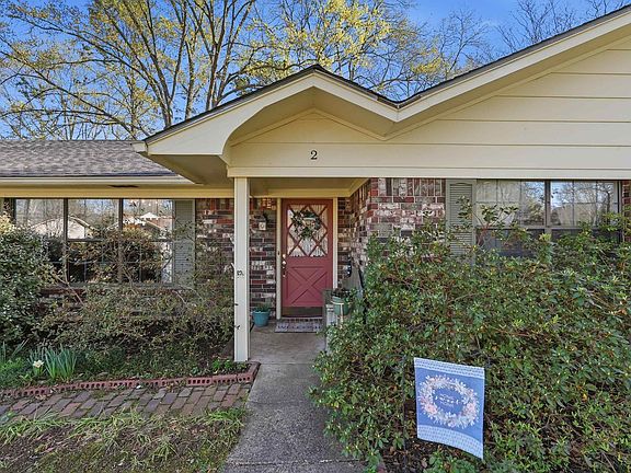 2nd image of 2 Pin Oak Dr