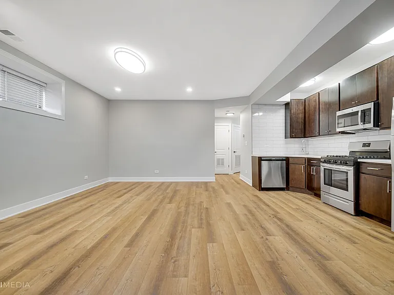 2735 W Polk St — Photo 7