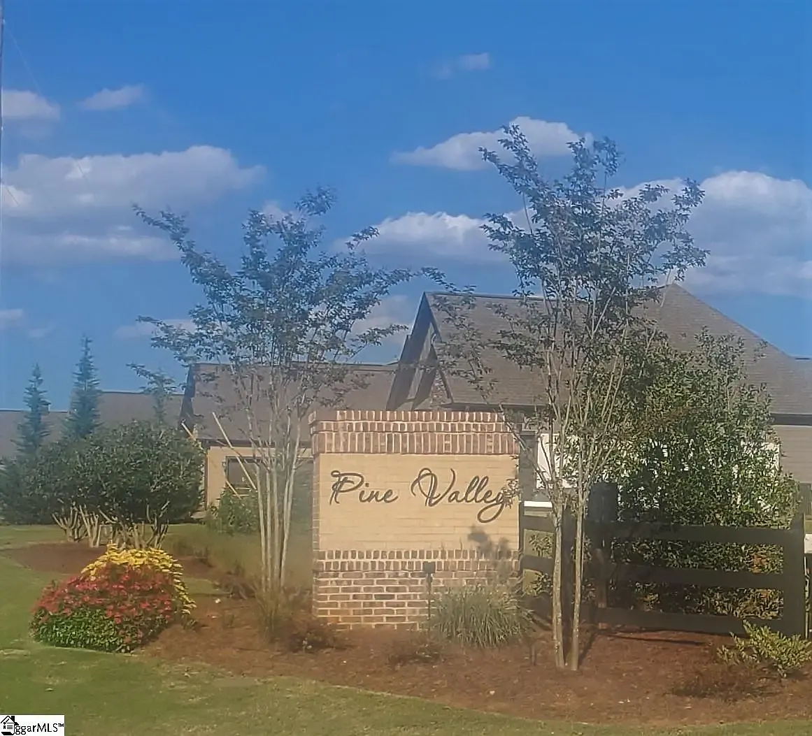 1952 Crumhorn Ave — Photo 1