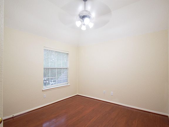 4th image of 2611 S Breeze Dr