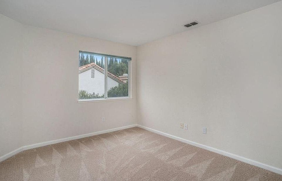1st image of 718 Brookside Dr