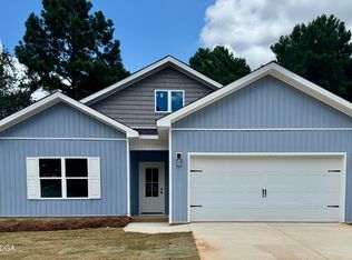 205 Laurel Woods Dr, Warner Robins, GA 31088