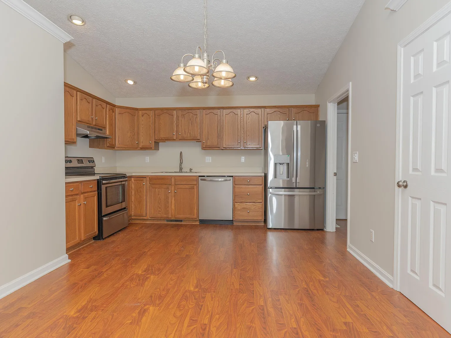 3 bed, 2.0 bath, 1395 sqft, $1,850 — Photo 4