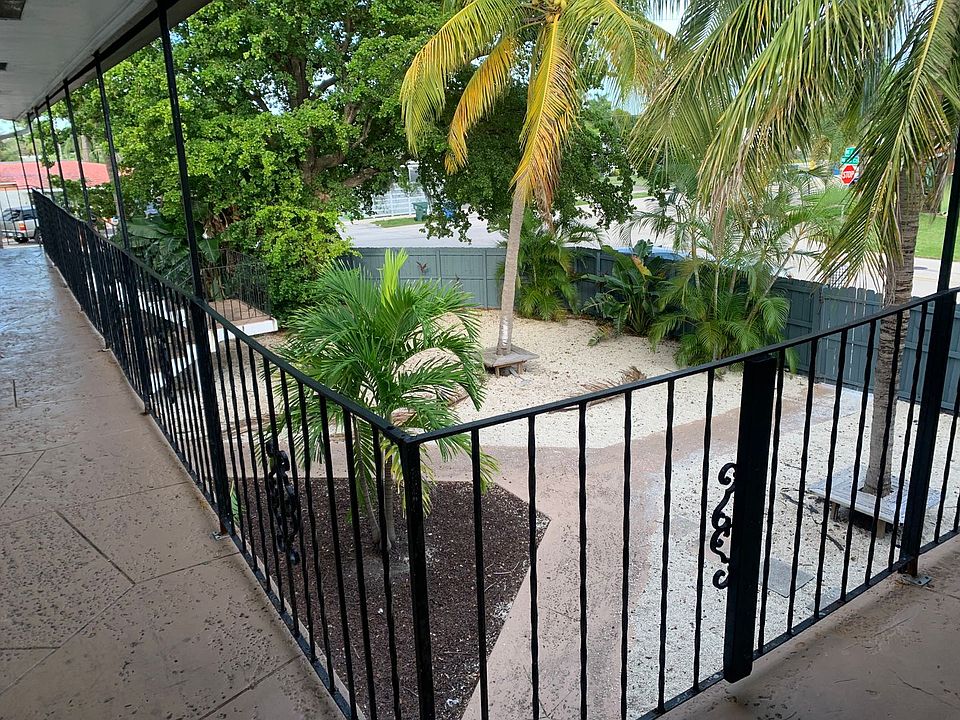1st image of 600 NE 46th Ct APT 3