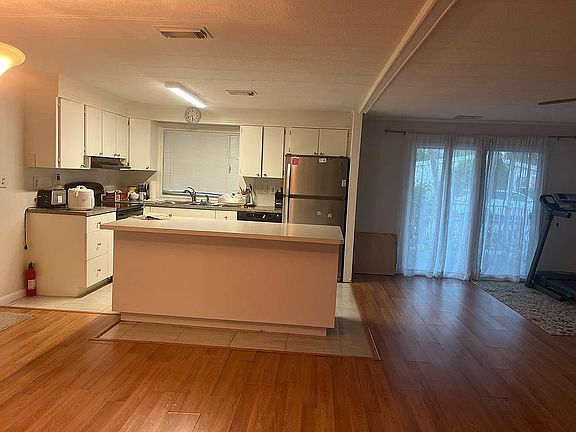 2nd image of 40 Jasmine Ln
