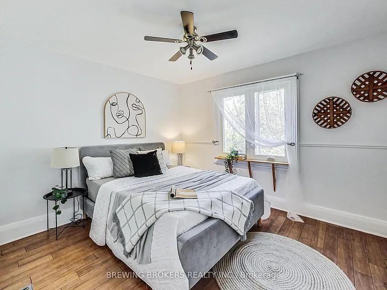 98 Moberly Ave — Photo 13