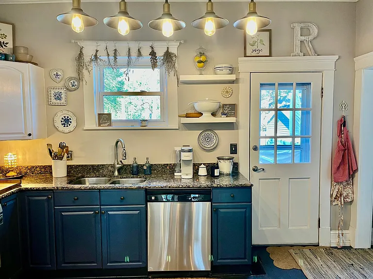 4513 Newport Ave — Photo 9