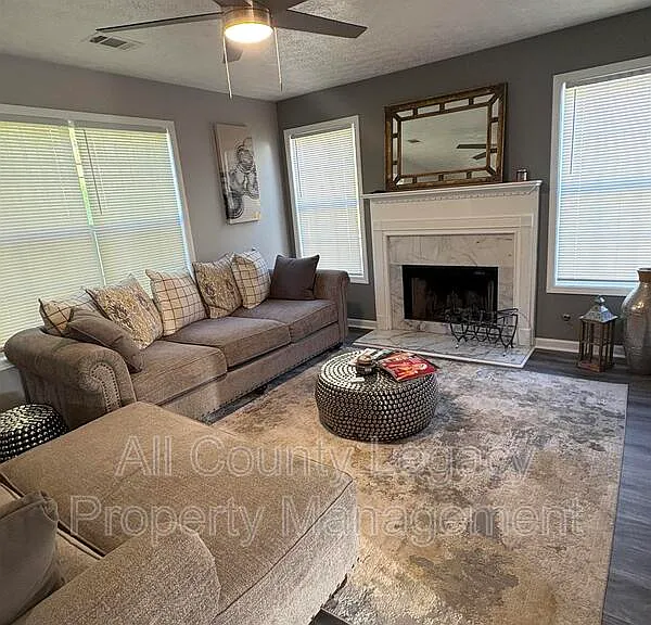 3022 Winding Grove Dr — Photo 4
