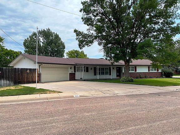 3rd image of 821 S Spruce
