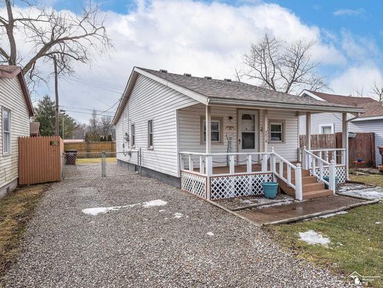 3218 Maplewood St, Monroe, MI 48162