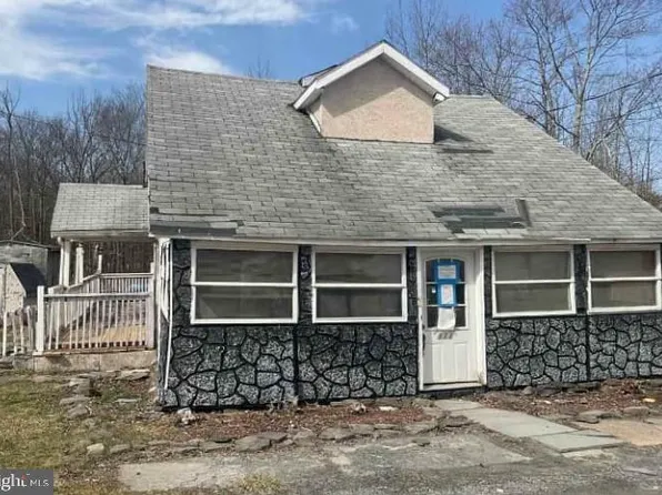 111 Ruthland Ave, Carbondale, PA 18407