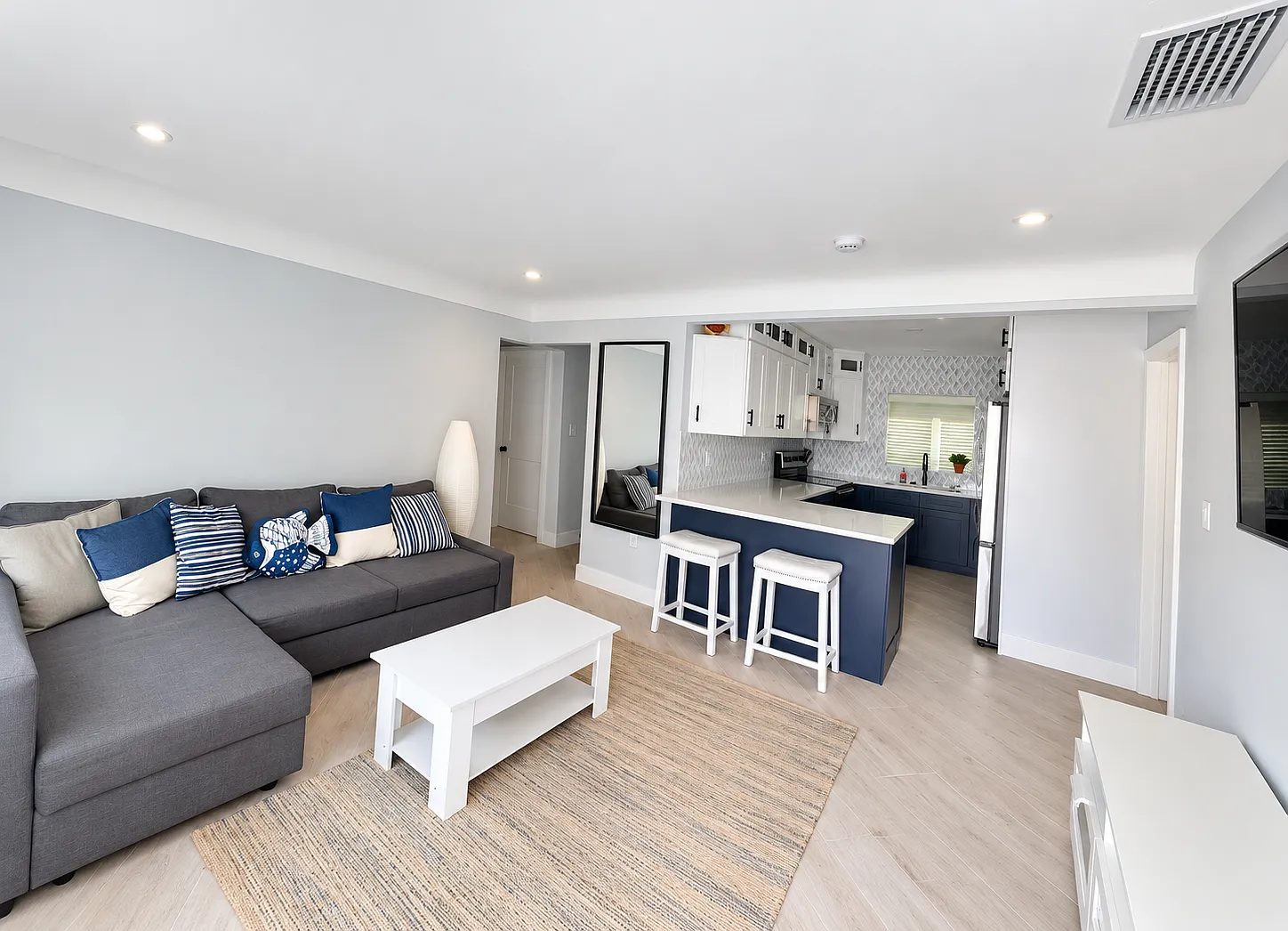 3 bed, 1200 sqft, $3,000 — Photo 3
