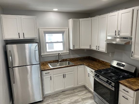 3rd image of 139 Hartwell Rd #139L