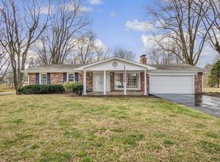 219 Bauer Ln, Maryville, IL