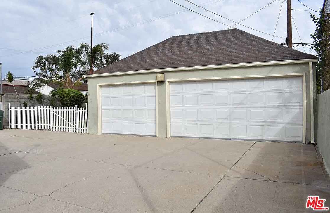 4 bed, 2.0 bath, 2196 sqft, $5,300 — Photo 2