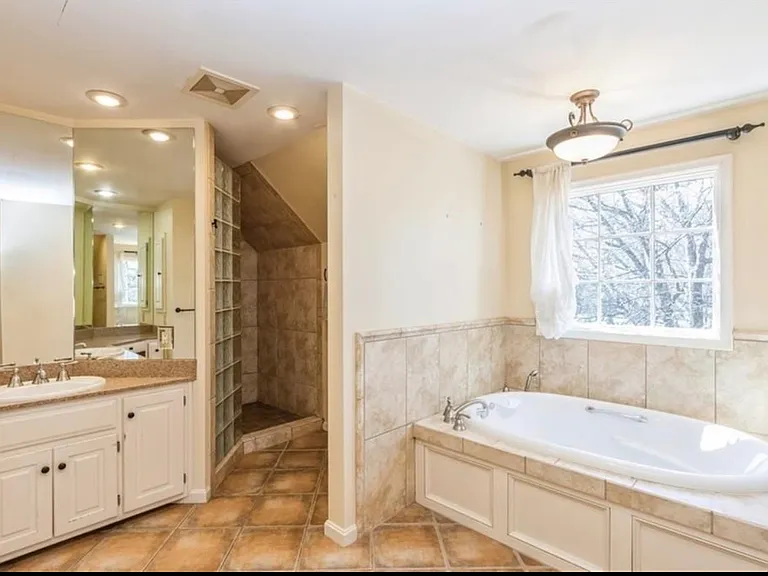 1028 Arno Rd — Photo 4