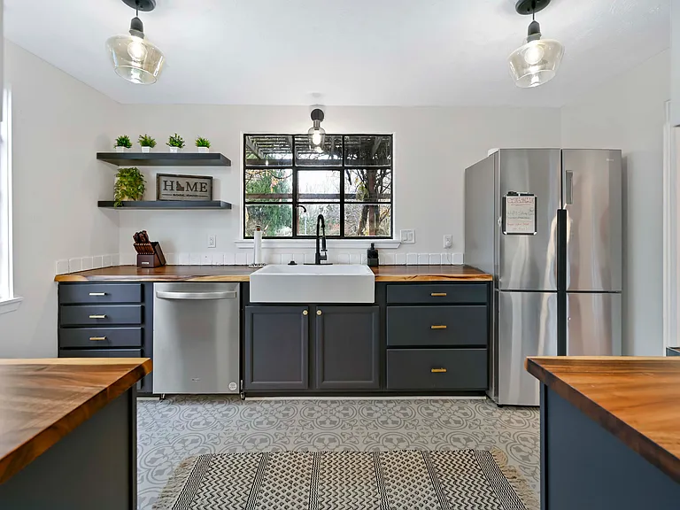 2312 W State St #3 — Photo 8