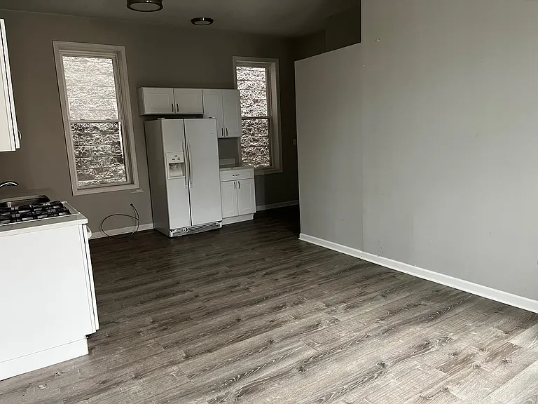 543 N Noble St — Photo 3