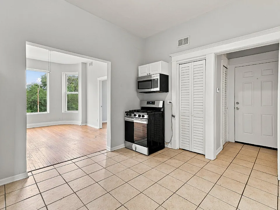3131 W Augusta Blvd #2F