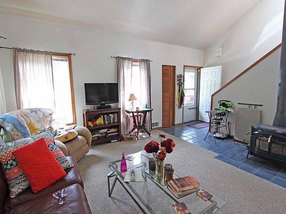 4th image of 4800 Crab Ave W