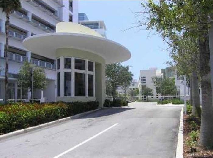 1st image of 6113 Laguna Dr W #6113