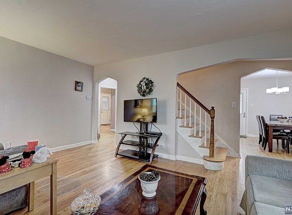 3rd image of 40-10 Brookside Ave