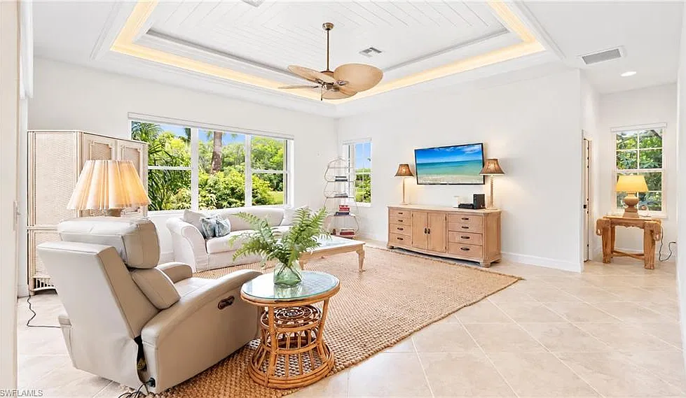 3 bed, 2.5 bath, 2450 sqft, $9,500 — Photo 2